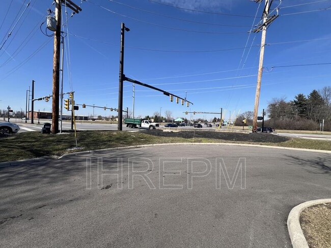 6385 Shier Rings Rd in Dublin, OH - Foto de edificio - Building Photo