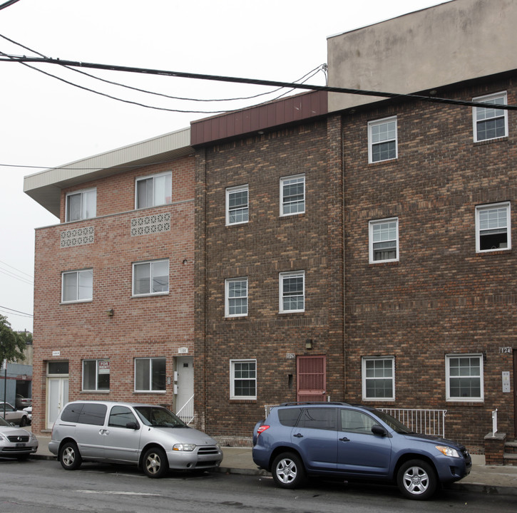 1126 E Passyunk Ave in Philadelphia, PA - Foto de edificio