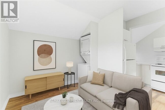 property at 2-2 Windsor St