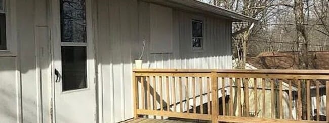 property at 3102 N Valleyview Dr