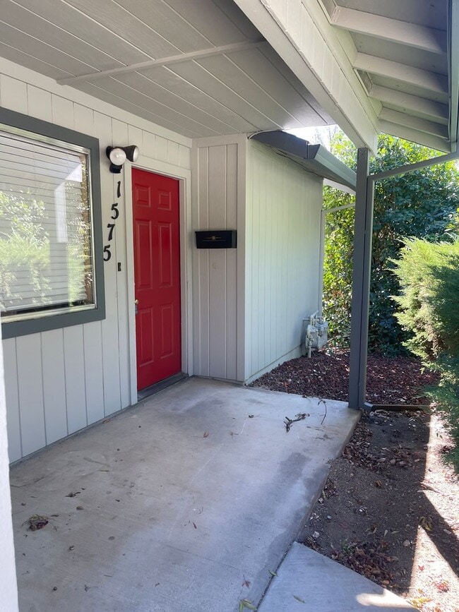 1573-1575 Victor Ave in Redding, CA - Building Photo - Building Photo