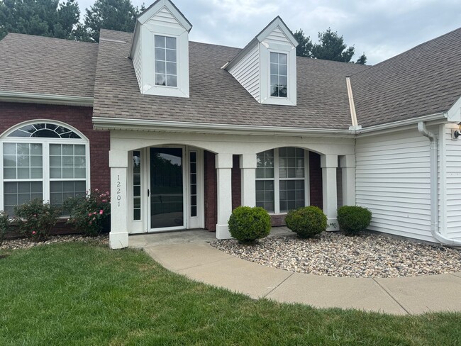 12201 Walden View in Country Club, MO - Foto de edificio - Building Photo
