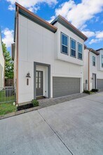 9551 Neuens Rd in Houston, TX - Foto de edificio - Building Photo