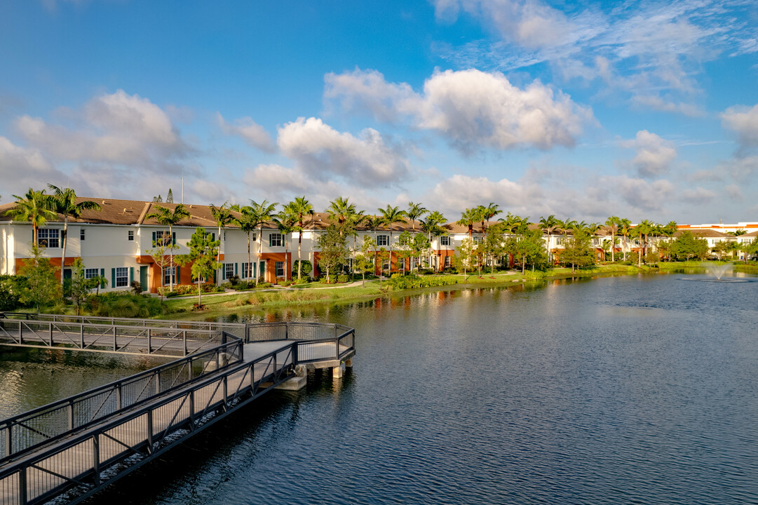 Orchid Grove Townhomes in Pompano Beach, FL - Building Photo