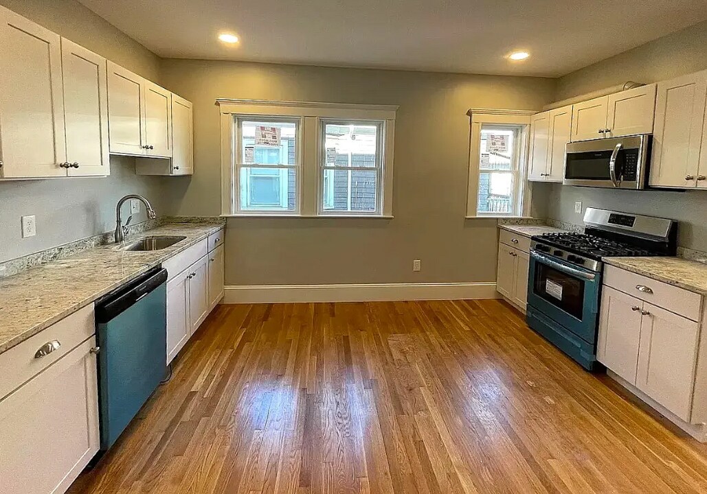 17 Berwick Rd in Medford, MA - Foto de edificio