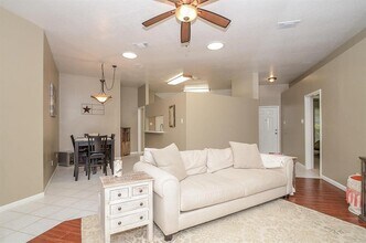 226 W New Meadows Dr in Sugar Land, TX - Building Photo - Building Photo