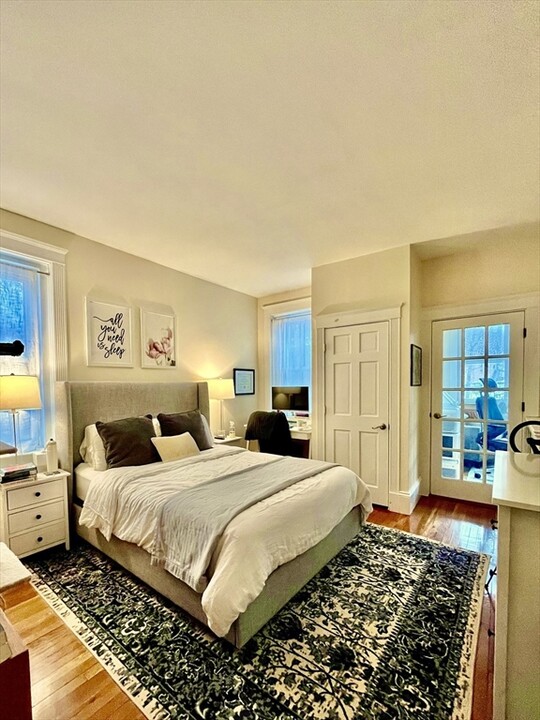66 Marshal St, Unit 6 in Brookline, MA - Building Photo