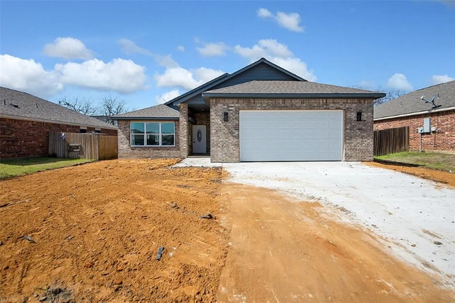 1100 Primrose Dr in Sanger, TX - Building Photo - Building Photo