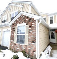 629 W Streamwood Blvd in Streamwood, IL - Building Photo