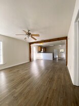 109 E 3rd St in Weatherford, TX - Building Photo