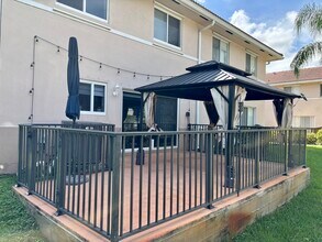 4901 Palm Garden Ln in Davie, FL - Building Photo - Building Photo