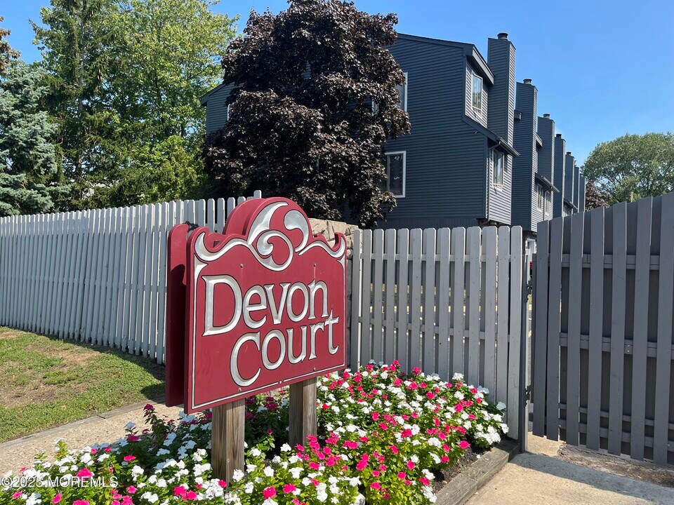 13 Devon Ct in Spring Lake, NJ - Building Photo