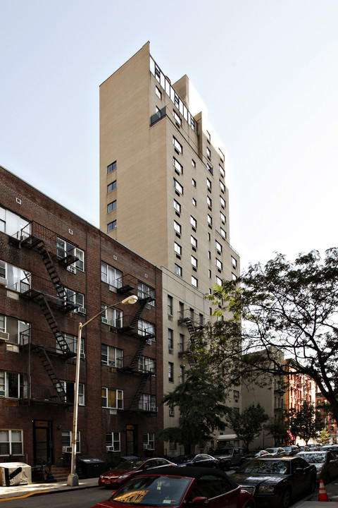 451 E 83rd St in New York, NY - Building Photo