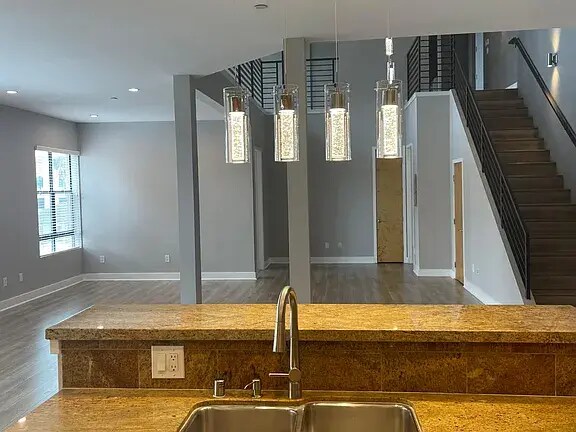 575 Elm Ave, Unit 21 in Long Beach, CA - Building Photo