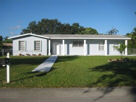 13220 SW 99th Ct in Miami, FL - Building Photo