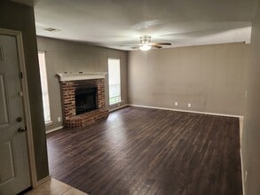 1111 E 63rd St in Tulsa, OK - Foto de edificio - Building Photo
