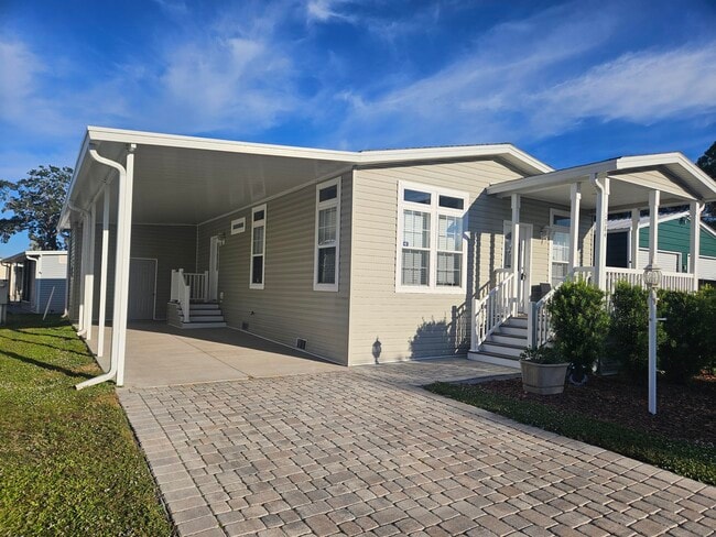 1984 Michael Dr in Tarpon Springs, FL - Building Photo - Building Photo