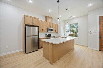 8110 Brandon St in Houston, TX - Building Photo - Building Photo