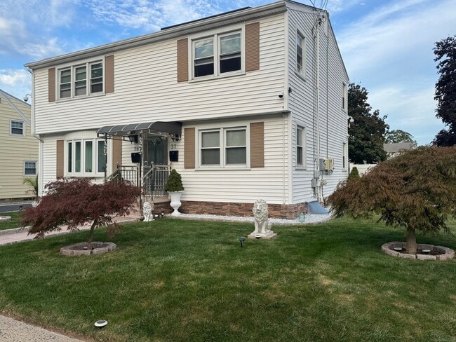 37 Elizabeth Ann Dr in New Haven, CT - Foto de edificio - Building Photo