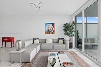 400 Sunny Isles Blvd, Unit 1205 in Sunny Isles Beach, FL - Foto de edificio - Building Photo