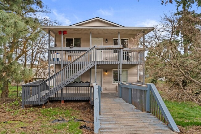 17 5th St in Cheney, WA - Foto de edificio - Building Photo