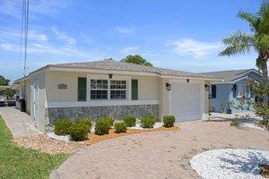 5045 Pelican Dr in New Port Richey, FL - Building Photo - Building Photo