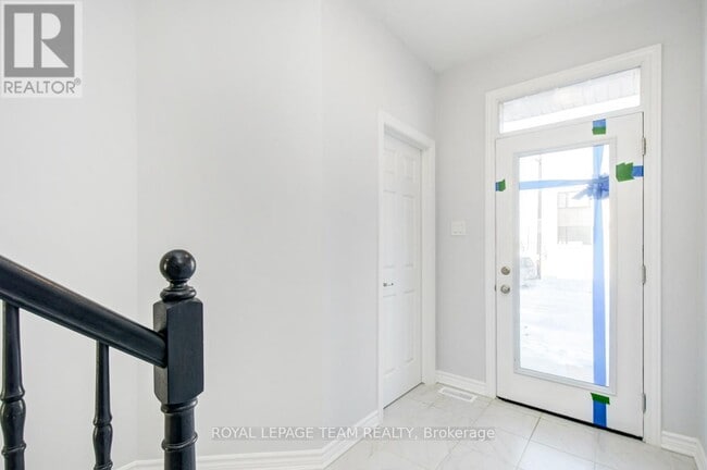 21 Bermondsey Wy in Ottawa, ON - Building Photo - Building Photo