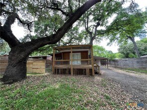 144 Deer Ln in New Braunfels, TX - Building Photo - Building Photo