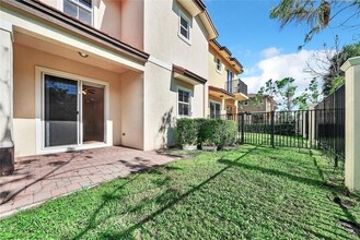 6974 Long Pine Cir in Coconut Creek, FL - Foto de edificio - Building Photo