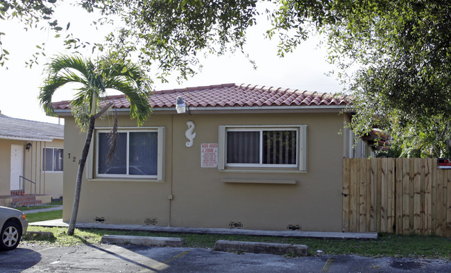 724-728 SW 9th St in Miami, FL - Building Photo - Building Photo