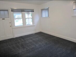 2840 Dwight Ave, Unit 1 in Pittsburgh, PA - Foto de edificio - Building Photo