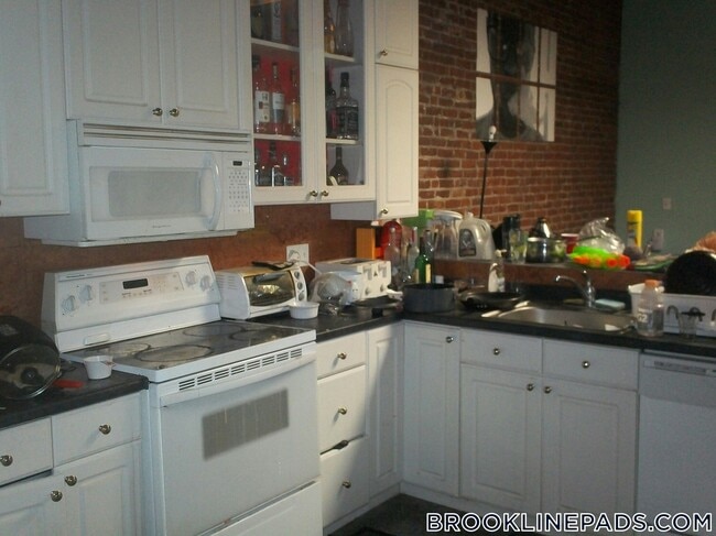 25 St Marys Ct in Brookline, MA - Foto de edificio - Building Photo