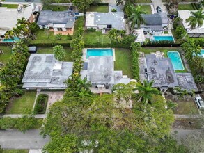 5940 SW 47th St in Miami, FL - Building Photo - Building Photo