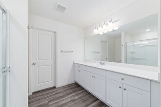 1001 Wild Enclave Ln in Brookshire, TX - Foto de edificio - Building Photo