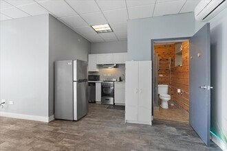 1338 W Irving Park Rd, Unit # 01 in Chicago, IL - Foto de edificio - Building Photo