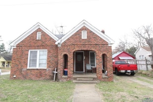 112 S Standish St in Henderson, TX - Building Photo