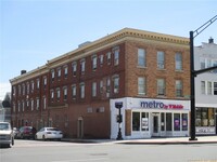 668 Main St photo'