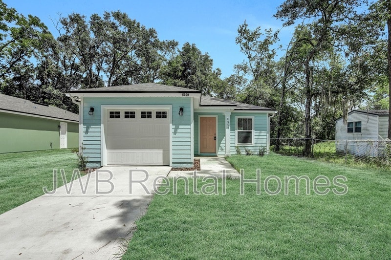 6009 Dunmire Ave in Jacksonville, FL - Building Photo