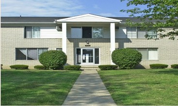 Sterling Park Apartments in Sterling Heights, MI - Foto de edificio - Building Photo