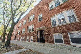 2457 W Sunnyside Ave in Chicago, IL - Building Photo - Building Photo