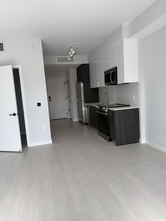 222 SE 3rd St, Unit S1 in Dania Beach, FL - Foto de edificio - Building Photo