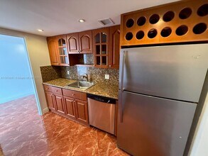 900 Bay Dr in Miami Beach, FL - Building Photo - Building Photo