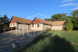 6 Bridgeview Dr in Kimberling City, MO - Building Photo