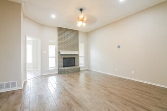 512 Arbor Ln in Burleson, TX - Building Photo - Building Photo