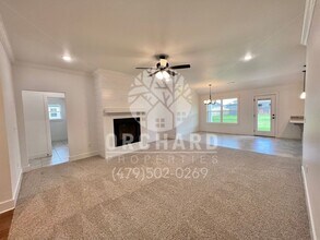 1809 E Hudson Dr in Siloam Springs, AR - Building Photo - Building Photo