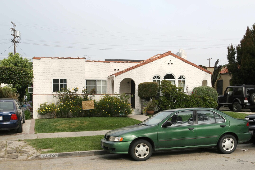 827 N McCadden Pl in Los Angeles, CA - Foto de edificio