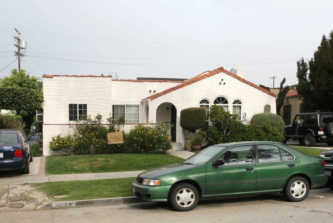 827 N McCadden Pl in Los Angeles, CA - Building Photo