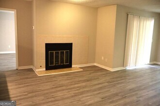 308 Mill Pond Ct SE in Smyrna, GA - Foto de edificio - Building Photo