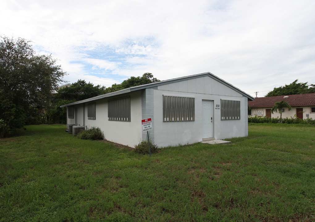 230 Palm Ct in Delray Beach, FL - Building Photo