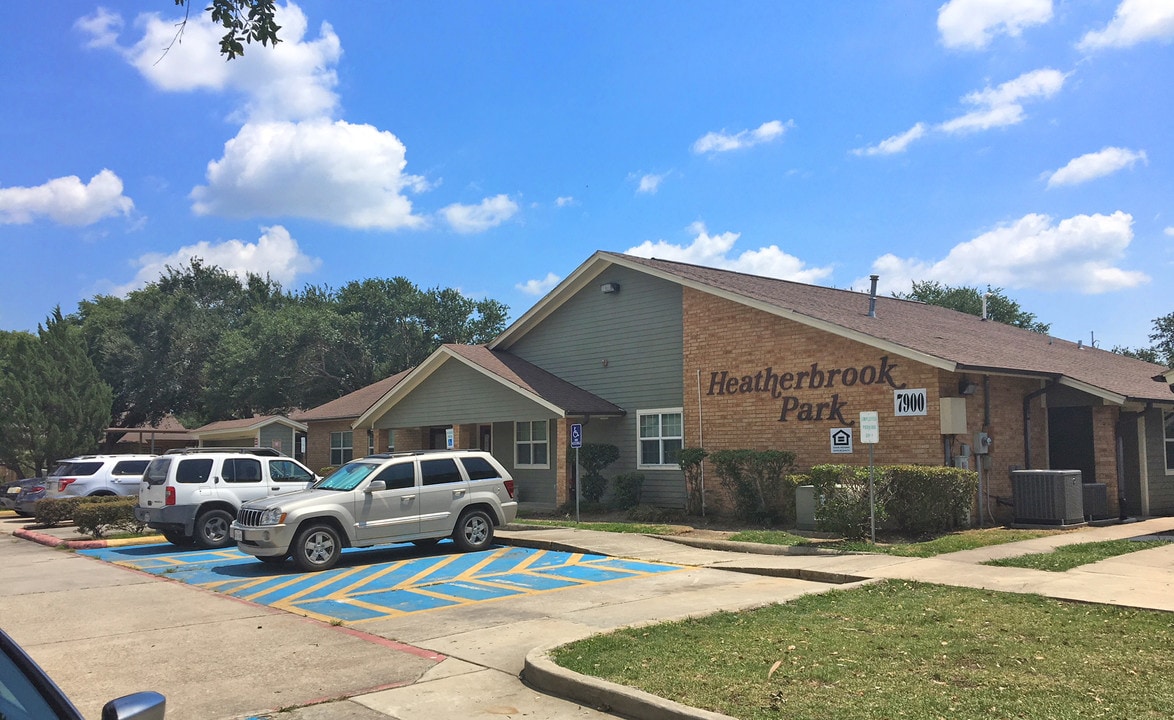 Heatherbrook Apartments - Senior Living in Port Arthur, TX - Foto de edificio